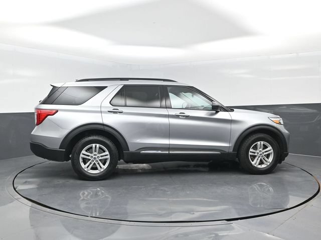 Certified 2024 Ford Explorer XLT w/ Equipment Group 202A AWD/4WD image 3