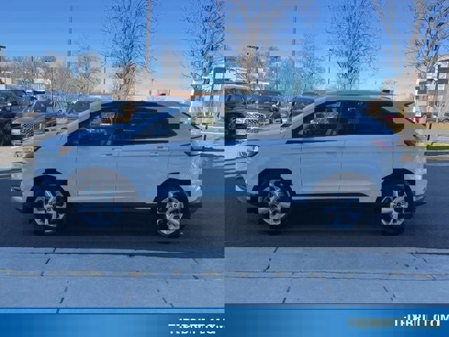 Certified 2024 Ford Edge SE image 2
