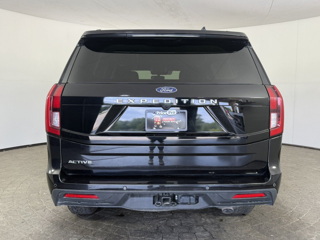 Certified 2025 Ford Expedition Active AWD/4WD image 6