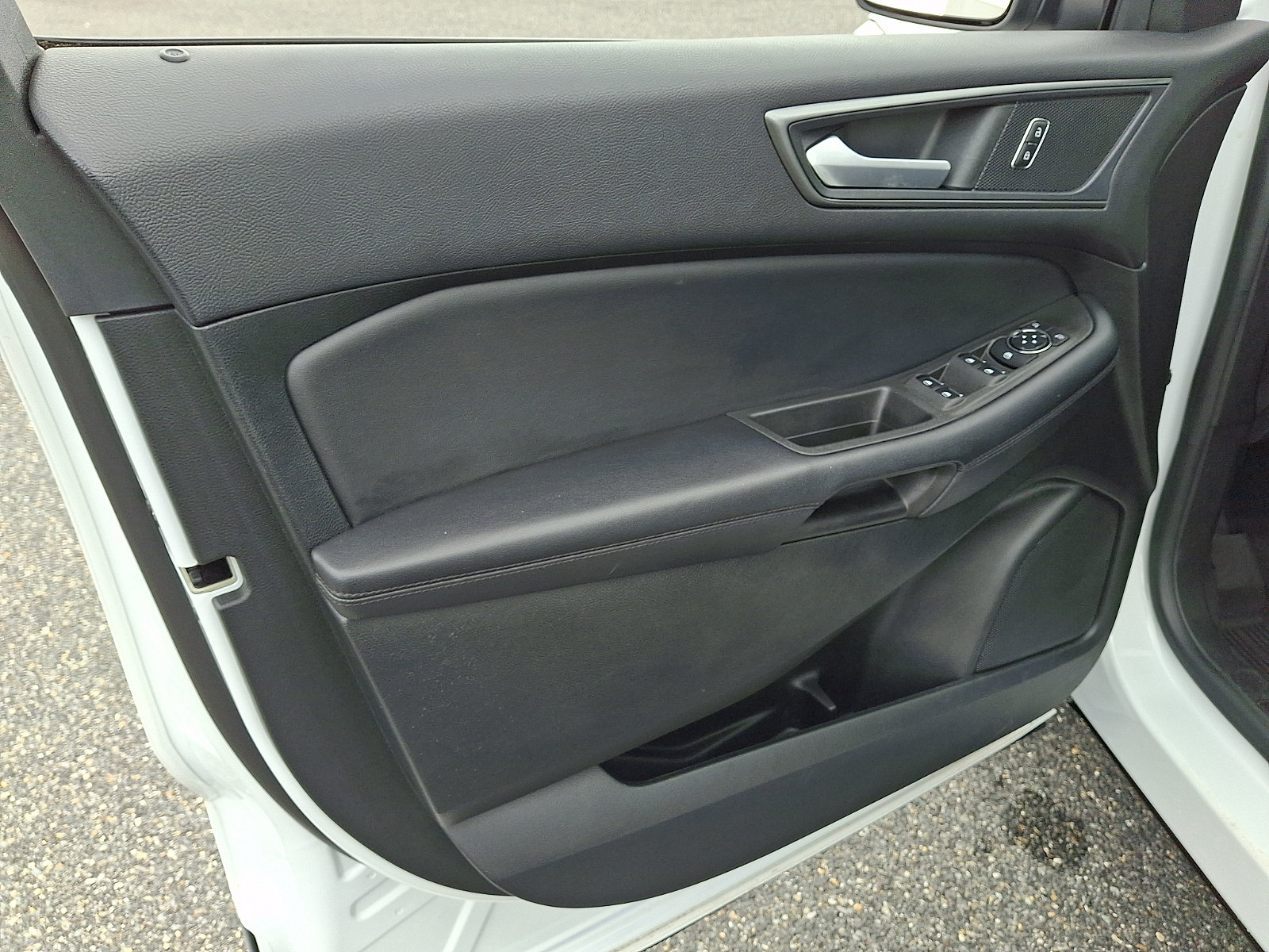 Certified 2022 Ford Edge SE w/ Black Appearance Package AWD/4WD image 13