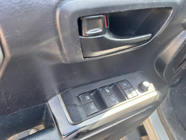 Used 2020 Toyota Tacoma SR5 RWD image 9
