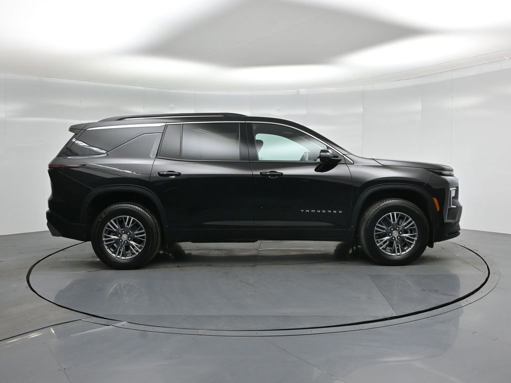 Used 2024 Chevrolet Traverse LT image 8