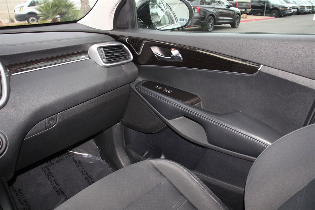 Used 2020 Kia Sorento S image 19