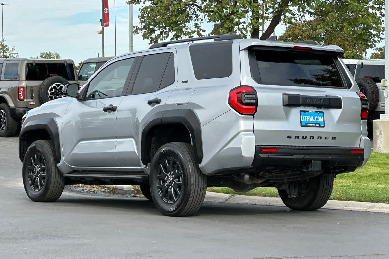 Used 2025 Toyota 4Runner SR5 AWD/4WD image 6