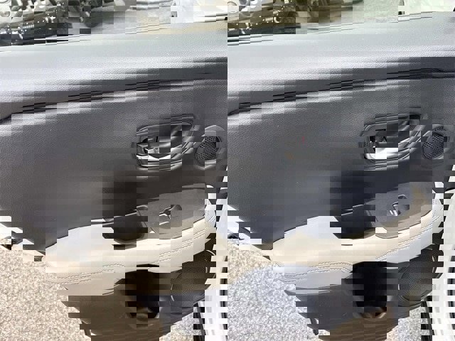 Used 2025 Honda HR-V EX-L image 18