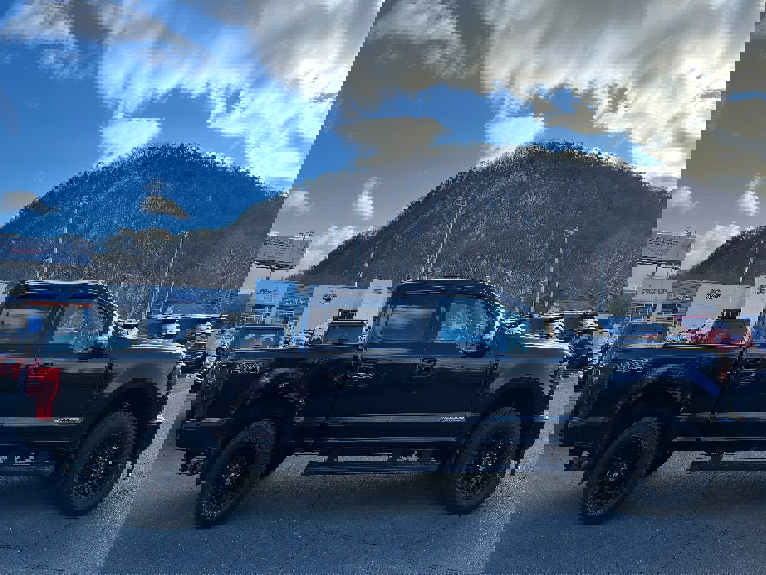 Certified 2022 Ford F250 Lariat w/ Black Appearance Package image 4