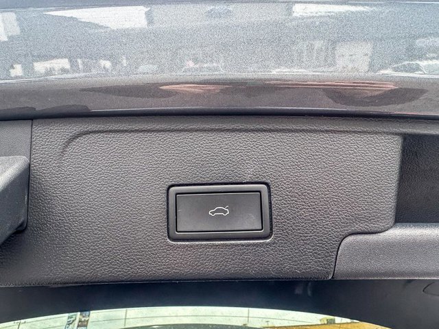 Used 2025 Volkswagen Atlas Cross Sport SE image 27