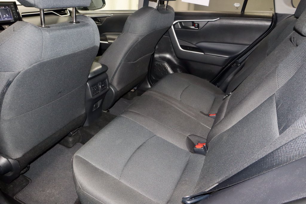 Used 2022 Toyota RAV4 LE AWD/4WD image 20