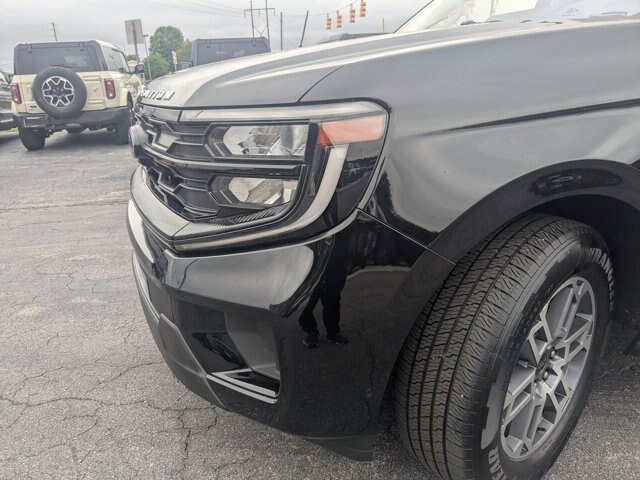 Certified 2025 Ford Expedition Active RWD image 5