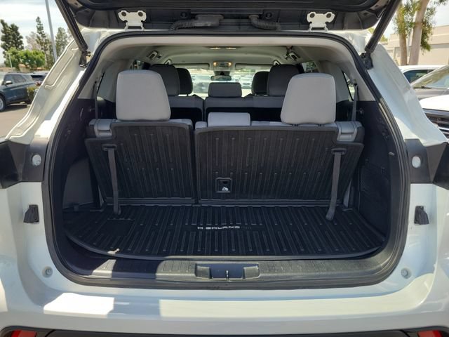 Used 2021 Toyota Highlander LE FWD image 21
