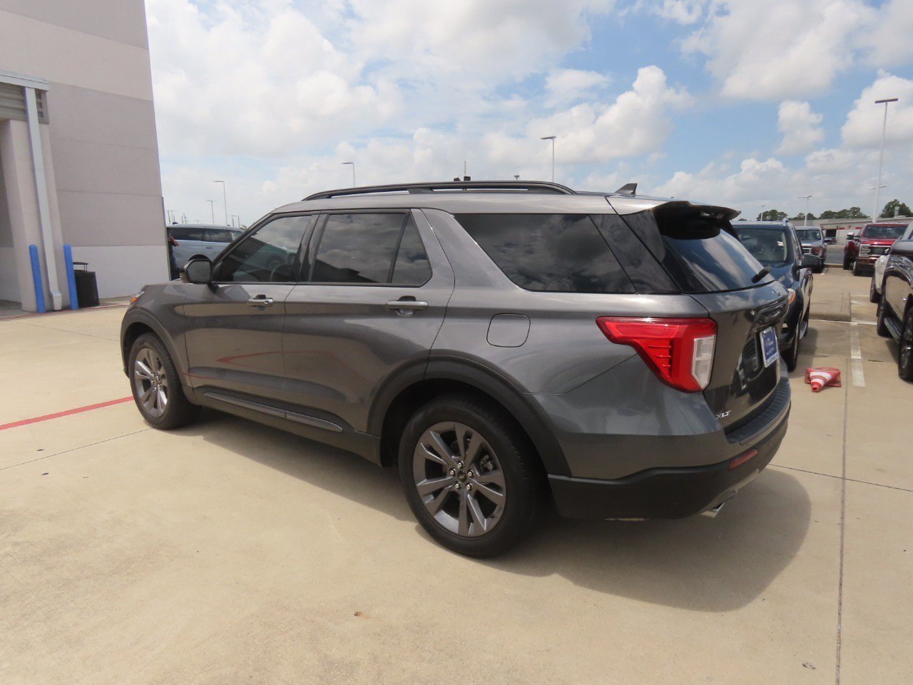 Certified 2023 Ford Explorer XLT w/ Equipment Group 202A RWD image 15