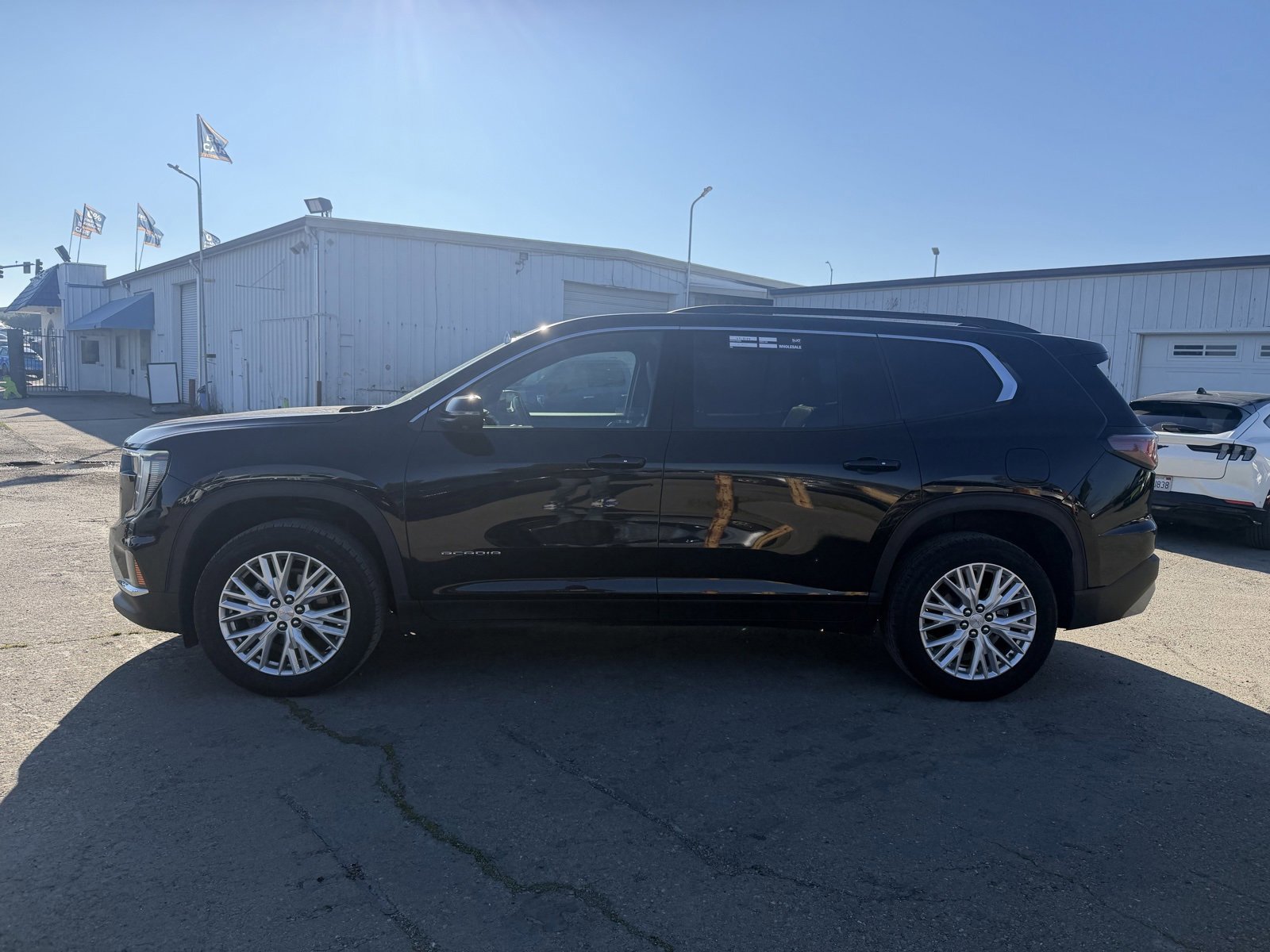 Used 2024 GMC Acadia Elevation image 2