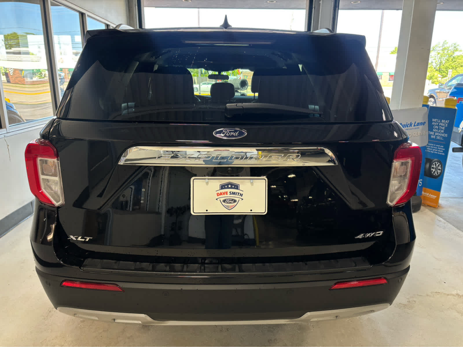 Certified 2023 Ford Explorer XLT w/ Equipment Group 202A AWD/4WD image 7