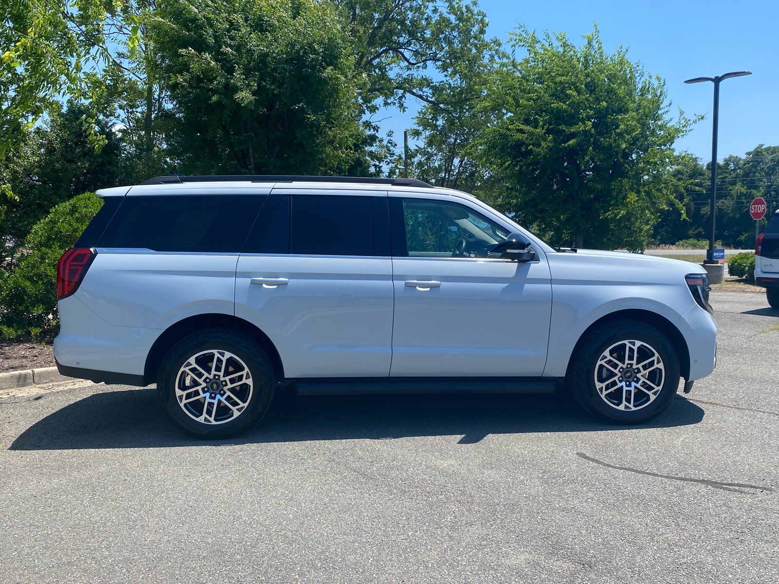 Certified 2025 Ford Expedition Active AWD/4WD image 3