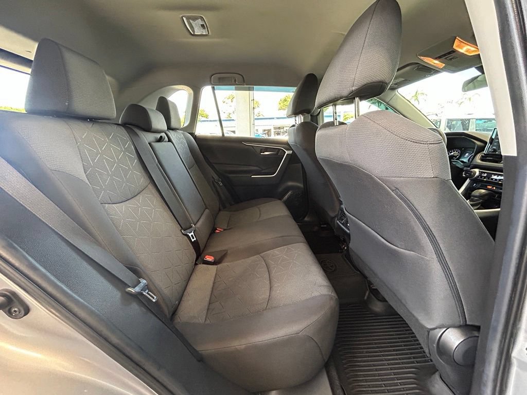 Used 2020 Toyota RAV4 XLE FWD image 31