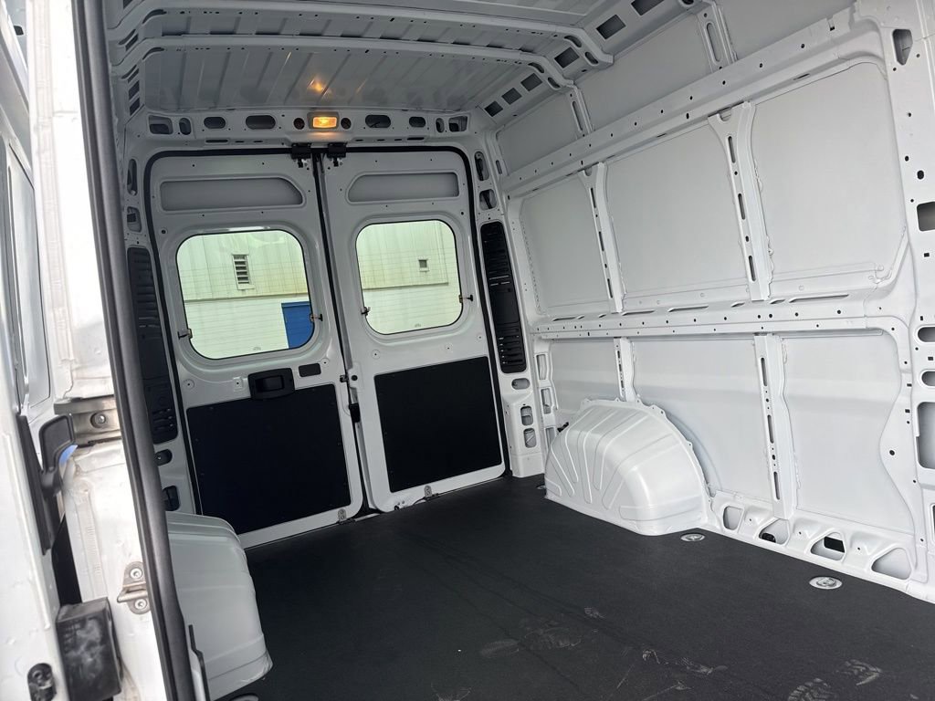 Used 2024 RAM ProMaster 2500 image 32