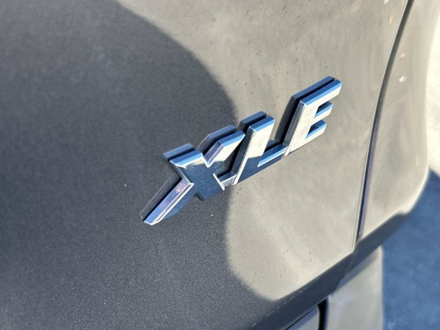 Used 2021 Toyota RAV4 XLE w/ Convenience Package FWD image 12