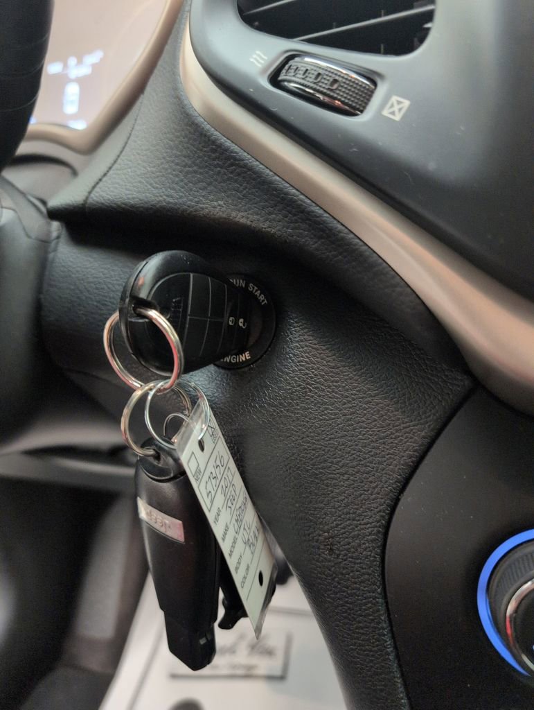 Used 2017 Jeep Cherokee Latitude w/ Safety/Convenience Group FWD image 46