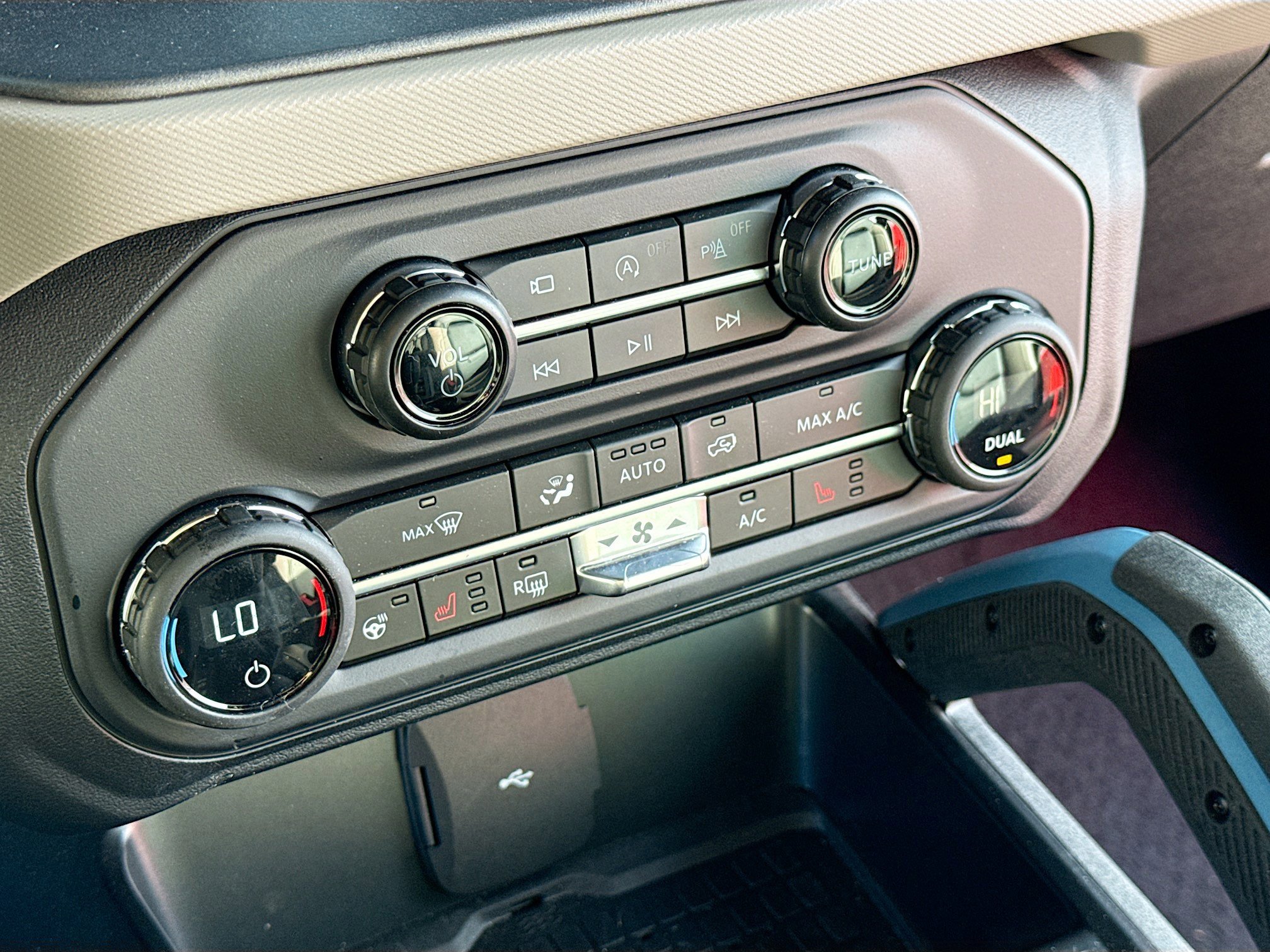 Certified 2024 Ford Bronco Wildtrak image 12