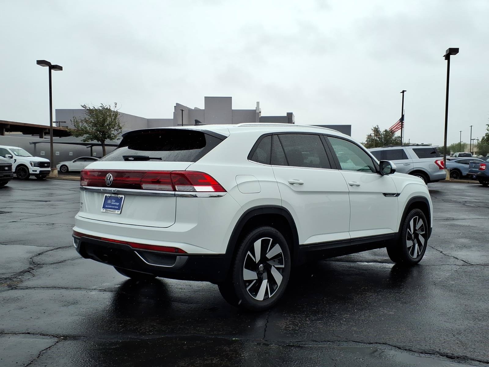Used 2025 Volkswagen Atlas Cross Sport SE FWD image 5