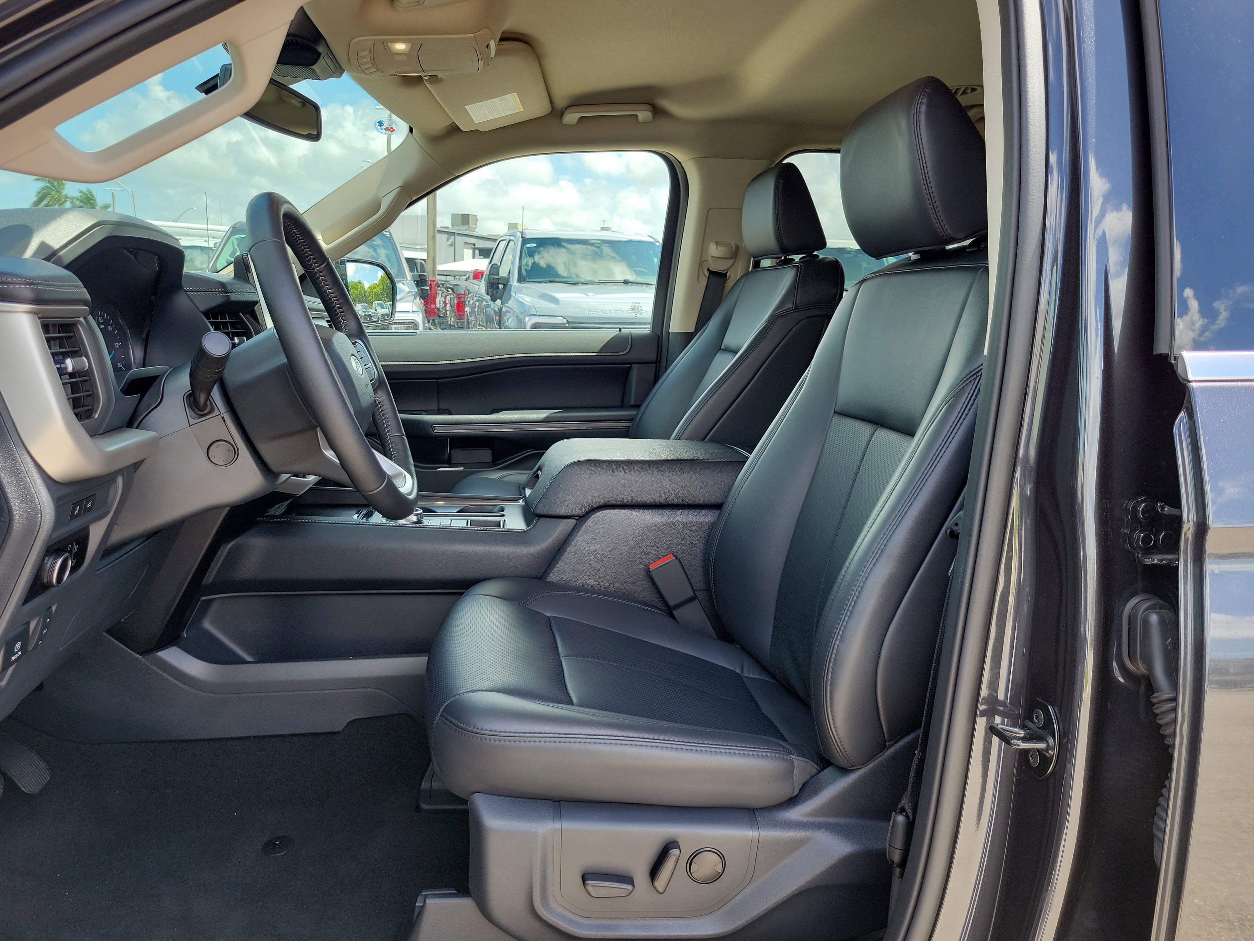 Certified 2024 Ford Expedition Max XLT RWD image 11