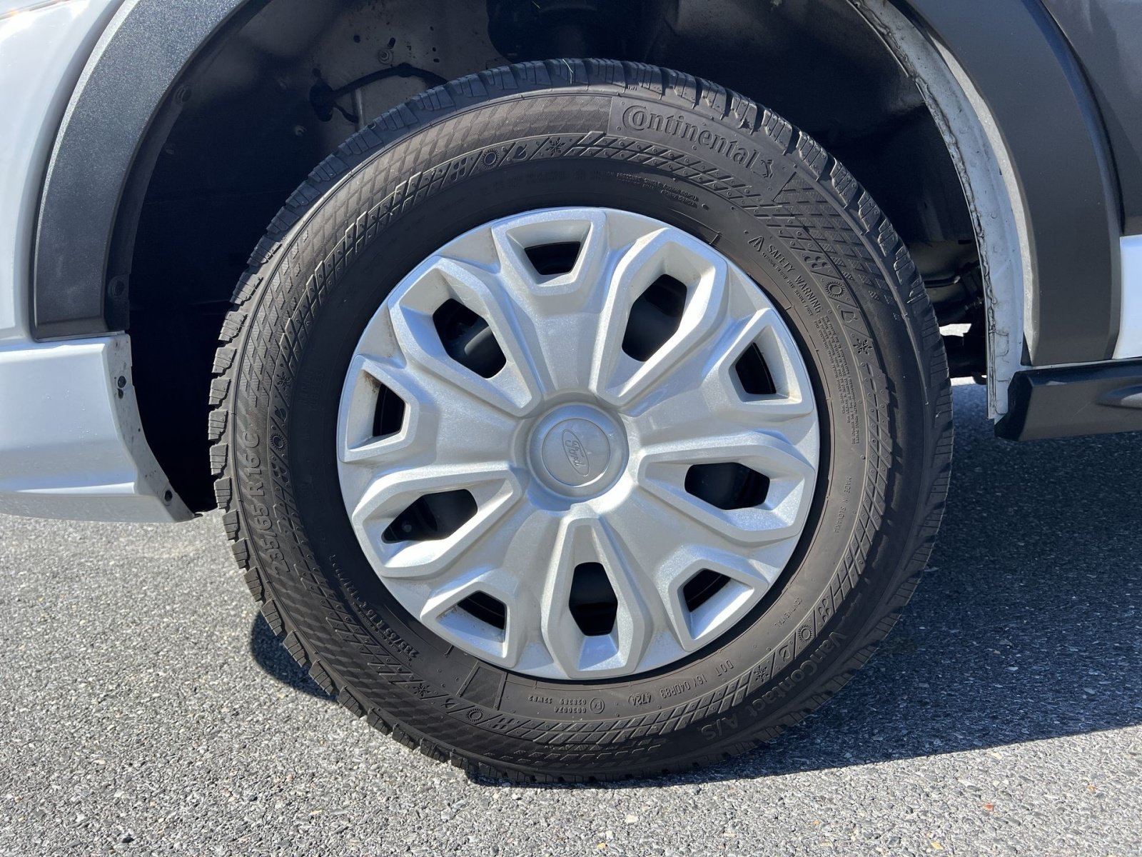 Certified 2025 Ford Transit 350 XLT RWD image 12