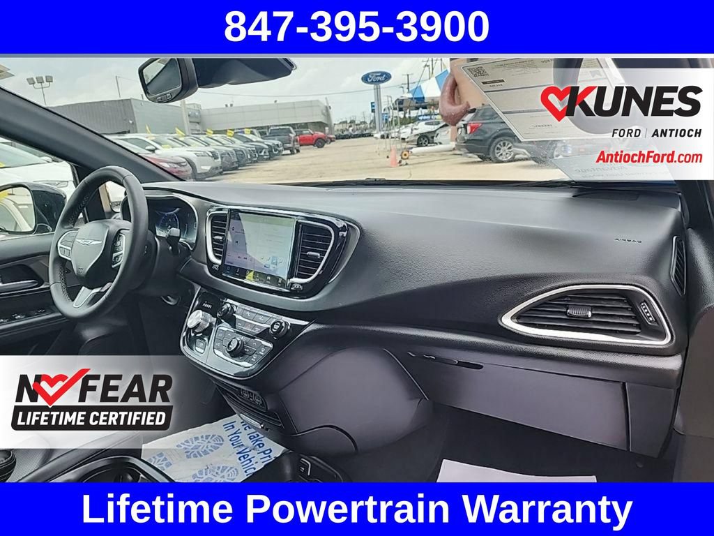 Used 2025 Chrysler Pacifica Select FWD image 52