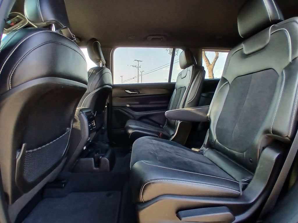 Used 2024 Jeep Grand Cherokee L Laredo RWD image 21