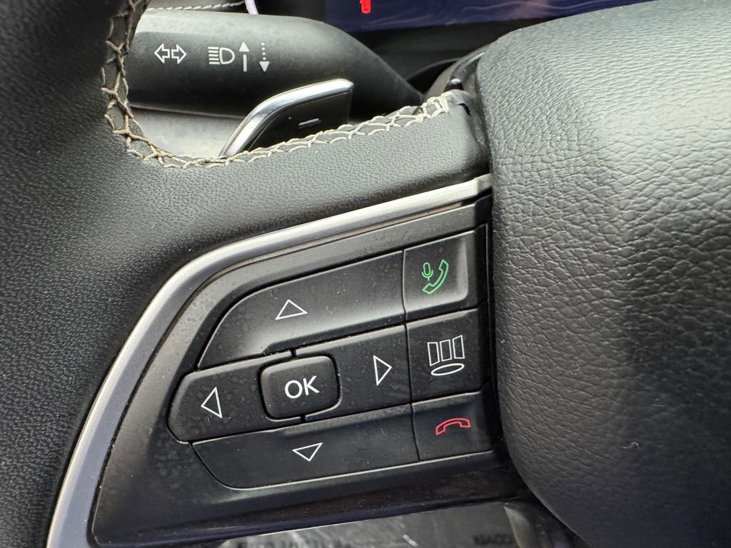 Used 2023 Jeep Grand Cherokee Altitude AWD/4WD image 13