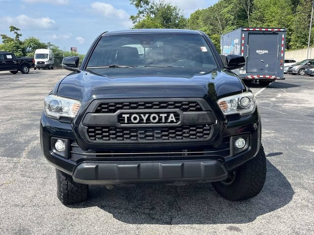 Used 2018 Toyota Tacoma TRD Off-Road AWD/4WD image 9