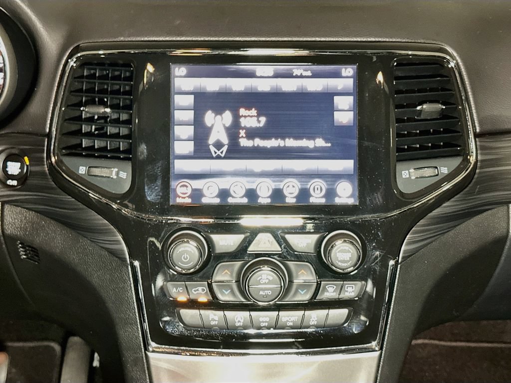 Used 2021 Jeep Grand Cherokee Laredo X AWD/4WD image 13