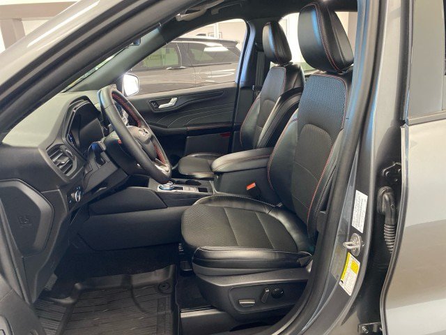 Certified 2025 Ford Escape ST-Line Select w/ Tech Pack #1 AWD/4WD image 16