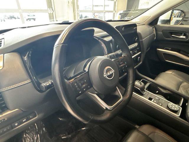 Used 2023 Nissan Pathfinder Platinum AWD/4WD image 9