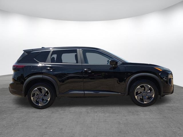 Used 2025 Nissan Rogue SV FWD image 3