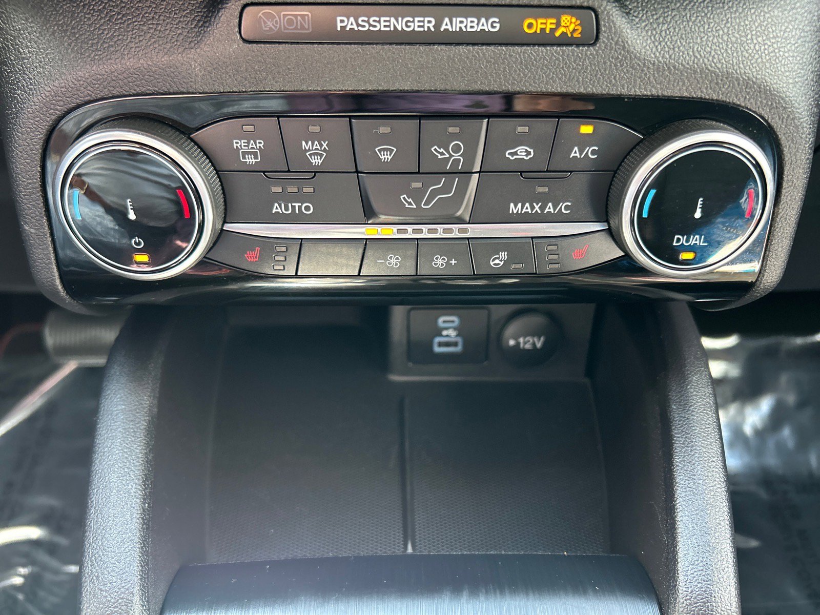 Certified 2022 Ford Escape SEL w/ SEL Stealth AWD Package image 31