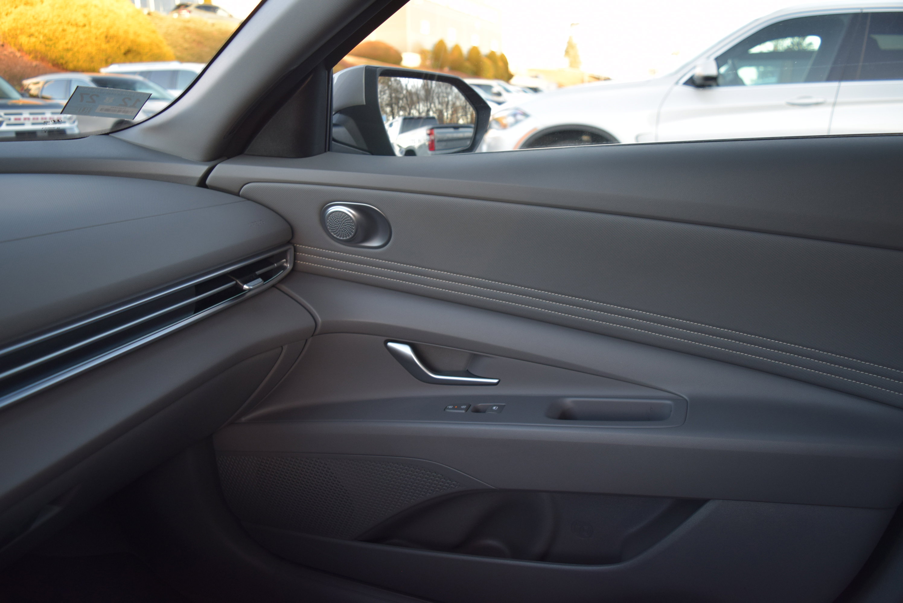 Used 2024 Hyundai Elantra SEL w/ Convenience Package image 16