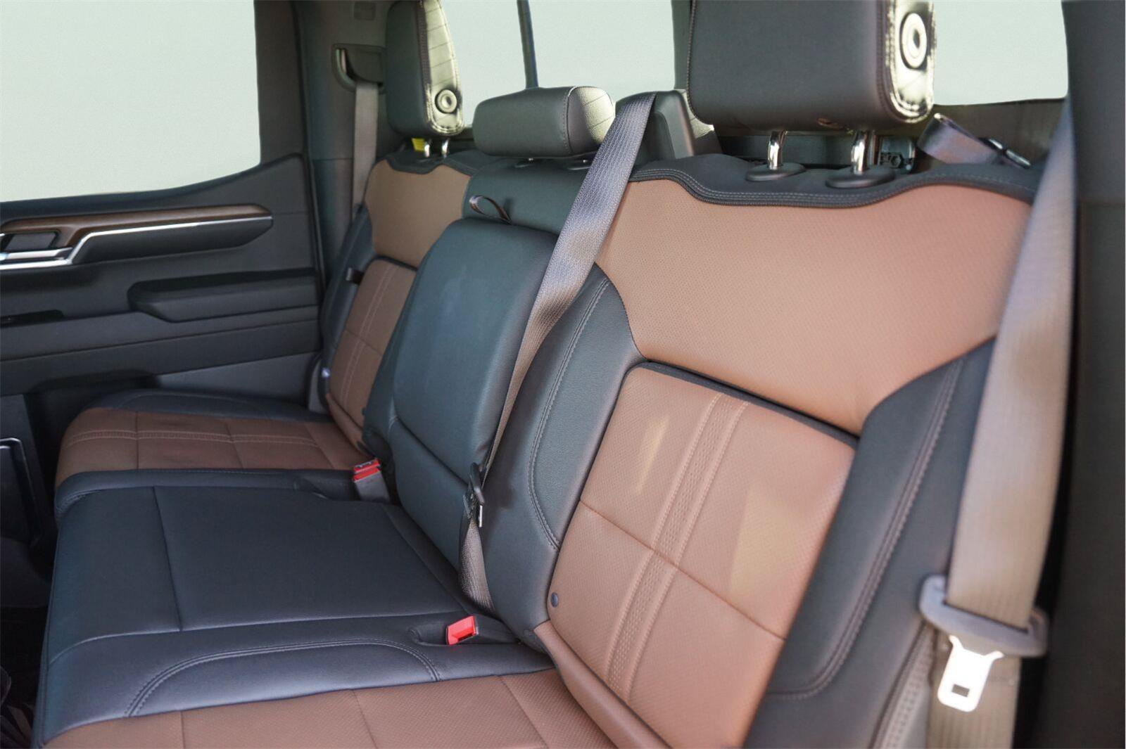 Used 2024 Chevrolet Silverado 1500 High Country w/ High Country Premium Package AWD/4WD image 14