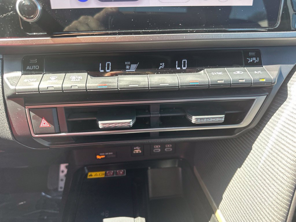 Used 2025 Toyota Camry SE FWD image 45