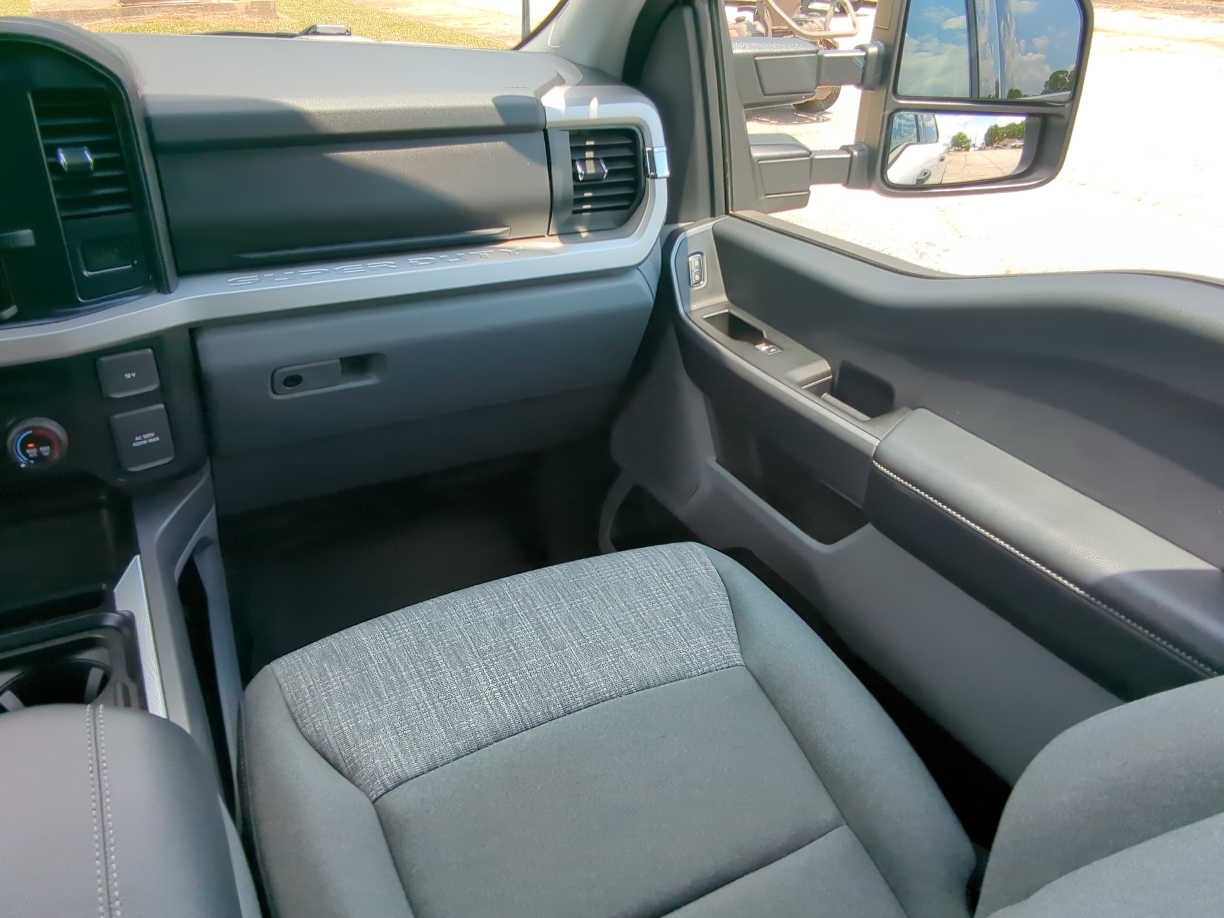 Certified 2025 Ford F250 XLT AWD/4WD image 15