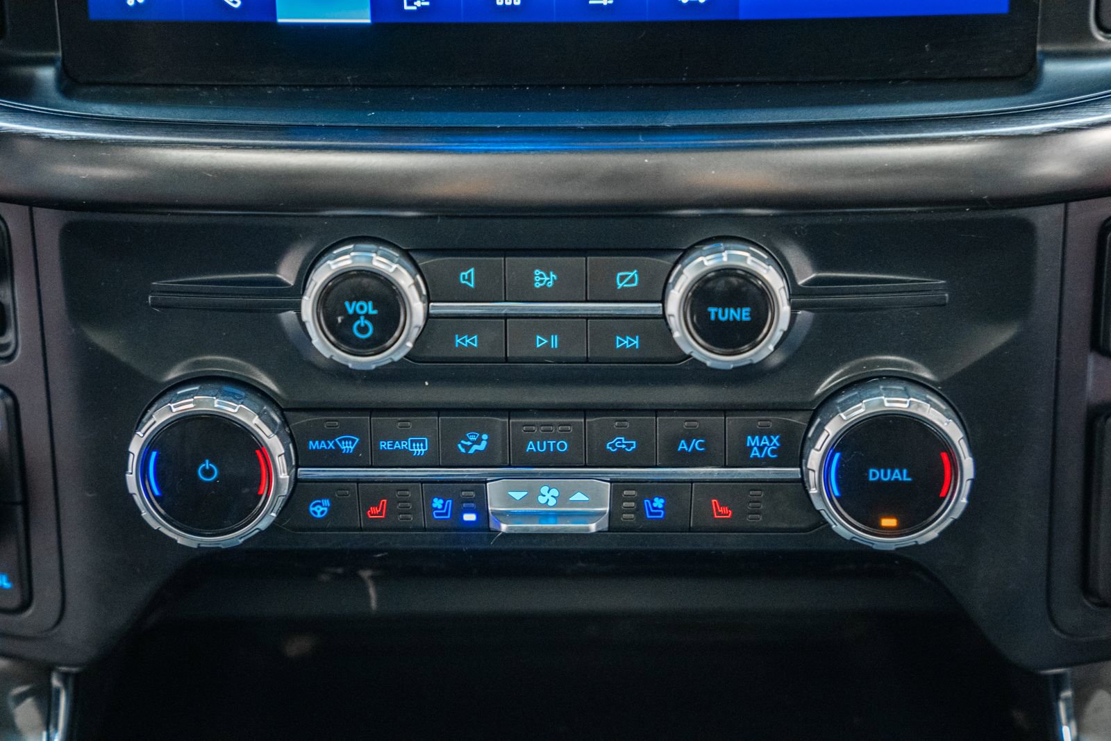 Certified 2022 Ford F150 Lariat w/ Equipment Group 502A High image 27