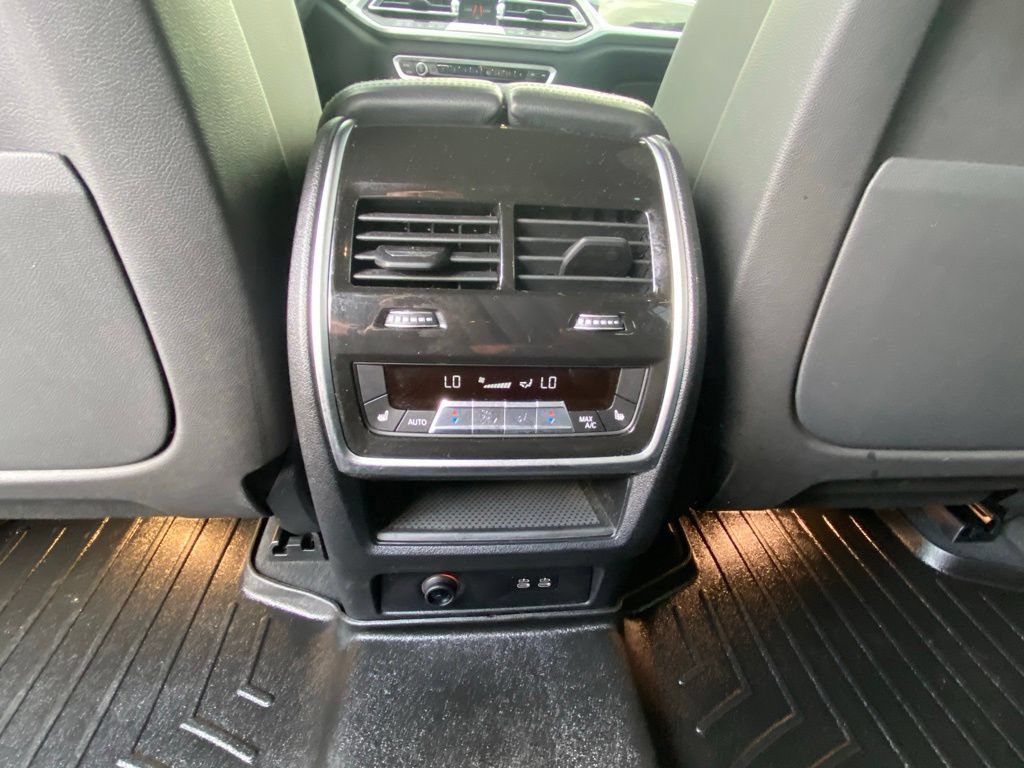 Used 2022 BMW X7 xDrive40i w/ M Sport Package AWD/4WD image 26