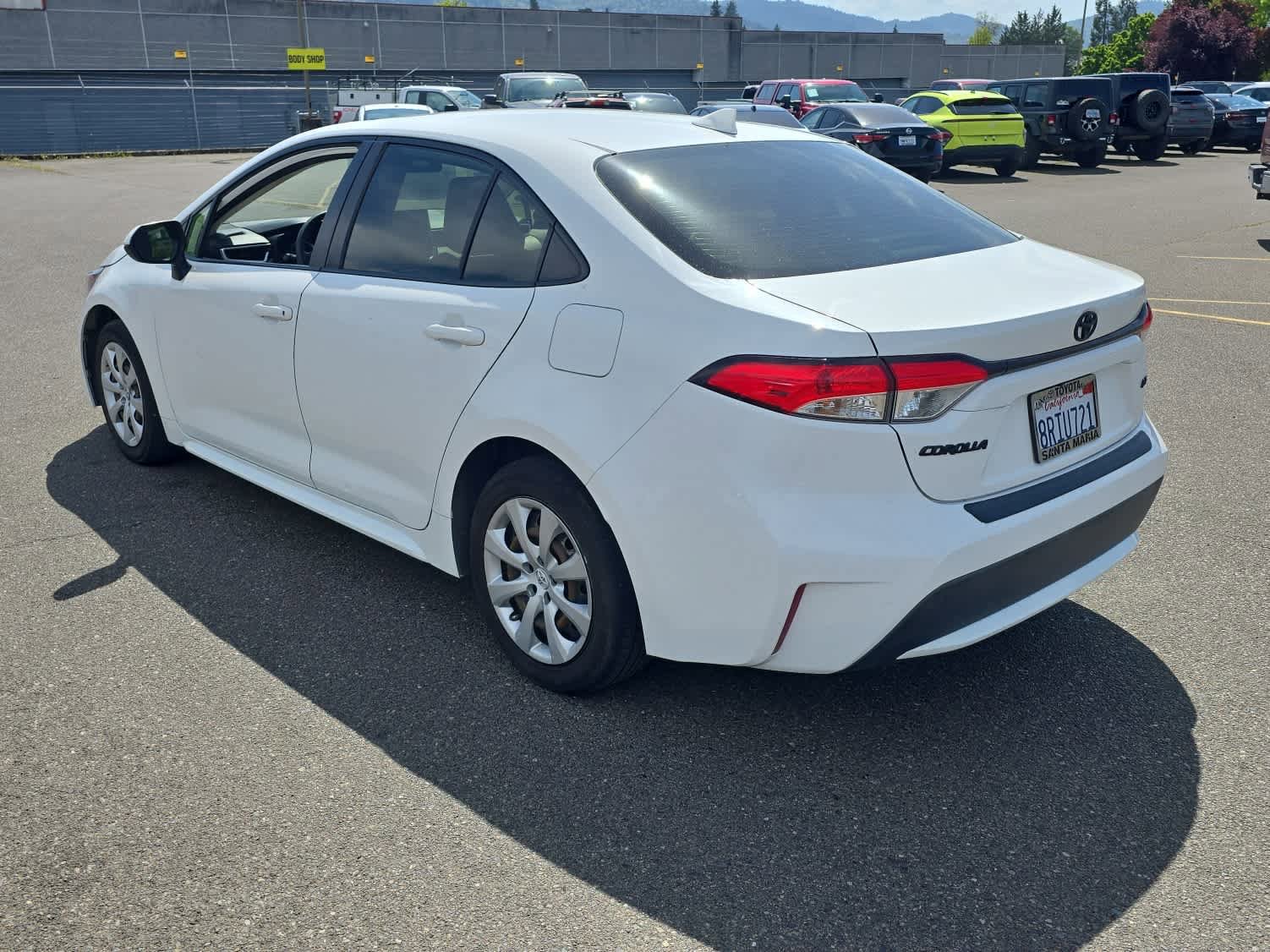 Used 2020 Toyota Corolla LE w/ Carpet Mat Package (TMS) FWD image 3