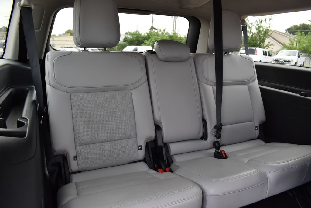 Certified 2025 Ford Expedition Max Platinum w/ Driver's Package AWD/4WD image 30