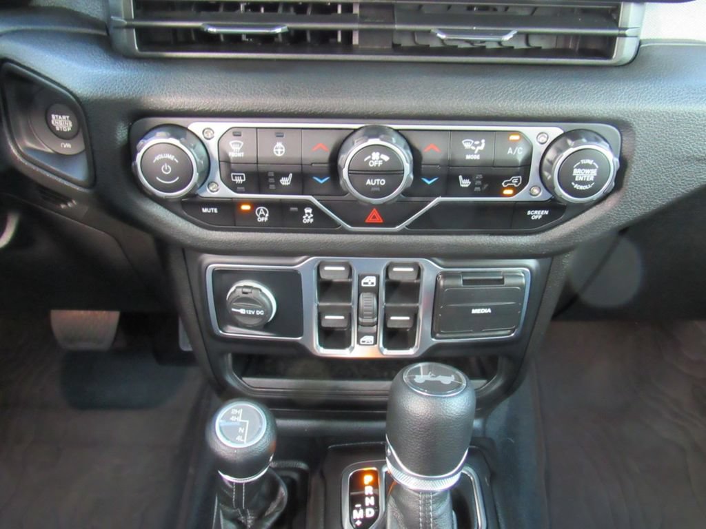 Used 2025 Jeep Wrangler Unlimited Sport AWD/4WD image 23