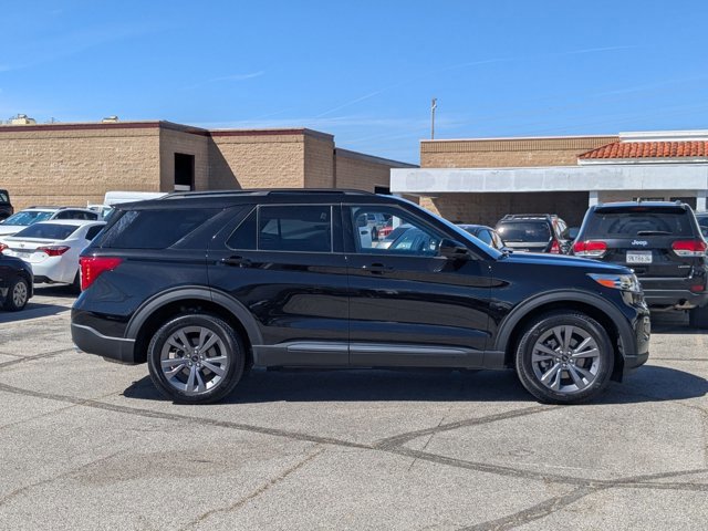 Certified 2023 Ford Explorer XLT w/ Equipment Group 202A AWD/4WD image 2