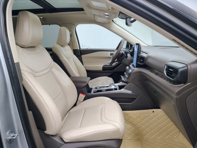 Certified 2020 Ford Explorer Platinum w/ Premium Technology Package AWD/4WD image 30