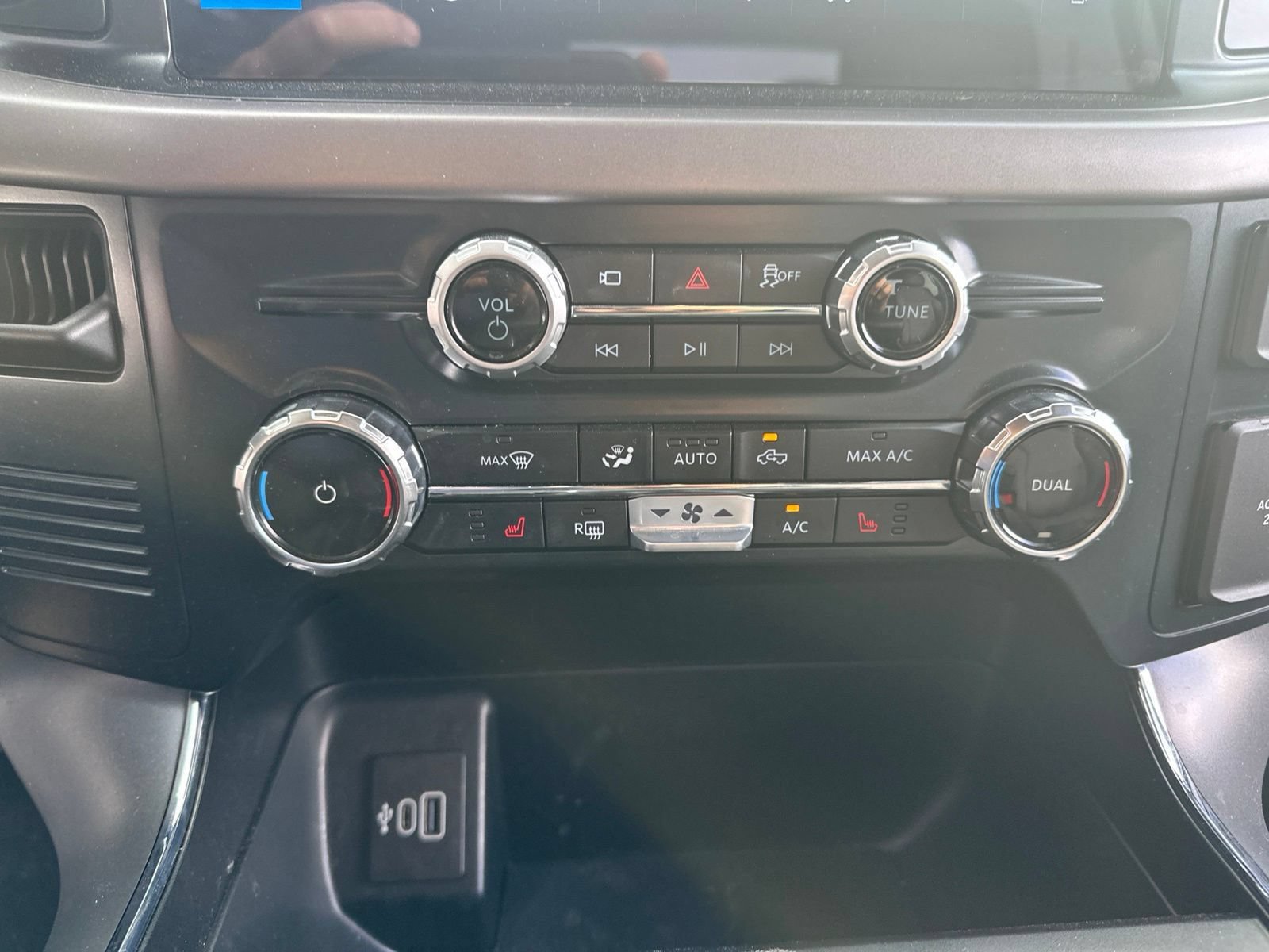 Certified 2025 Ford F150 Lightning XLT AWD/4WD image 25