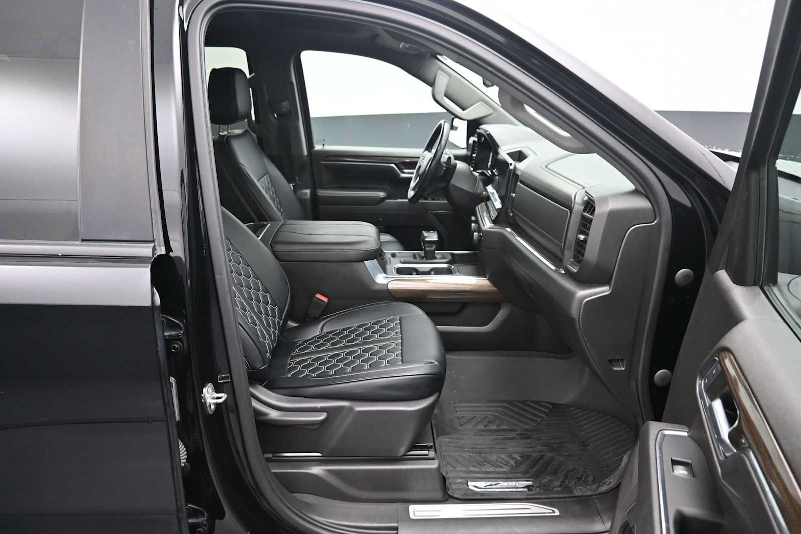 Used 2023 Chevrolet Silverado 1500 RST AWD/4WD image 13