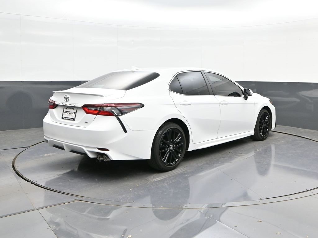 Used 2023 Toyota Camry SE image 4