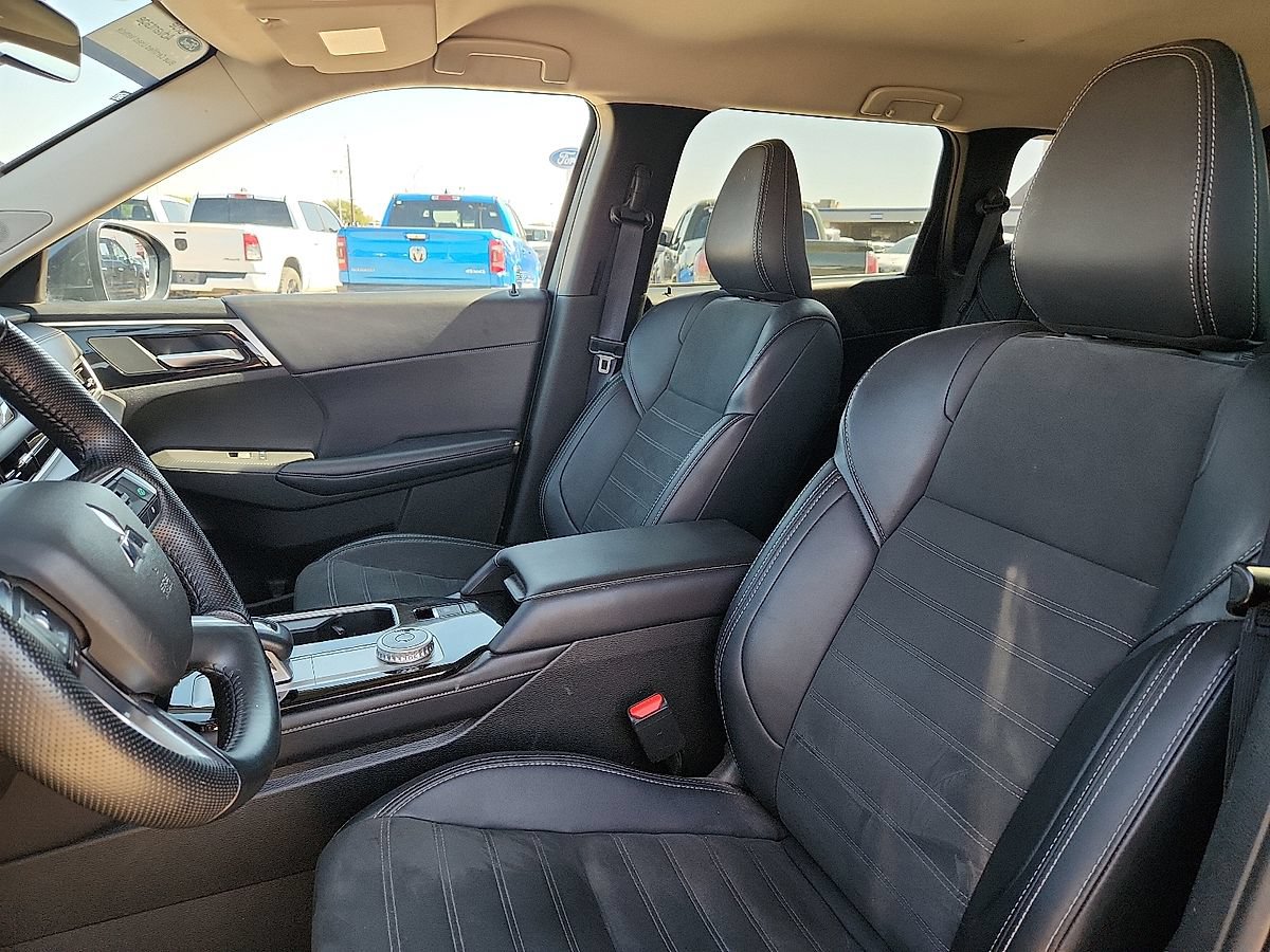 Used 2025 Mitsubishi Outlander SE FWD image 8